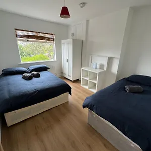 Nice Triple At 2 Iveragh Rd-6 Dublin